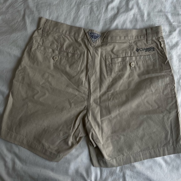 COLUMBIA TAN SHORTS - Picture 2 of 4